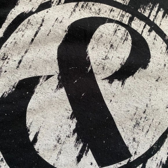 Of Mice & Men M Black Gray Logo Band Graphic Band Tee T-Shirt Metalcore Music - Picture 2 of 12